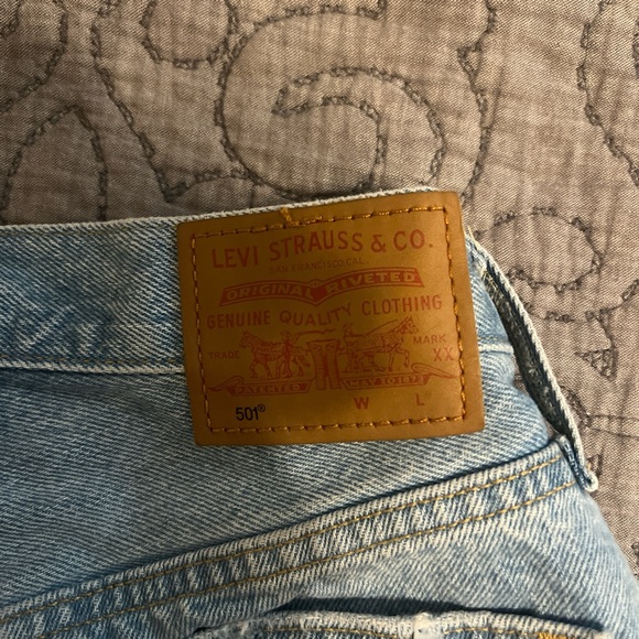 Levi Shorts - Picture 6 of 6